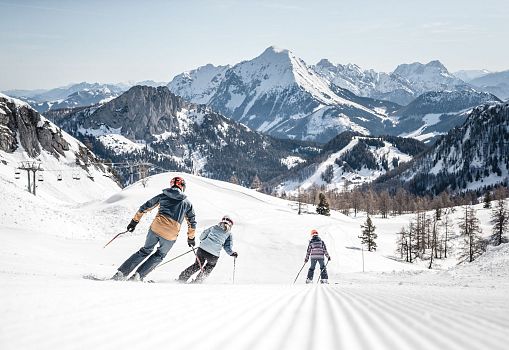 Skiers ride side by side down the slope at Wurzeralm.